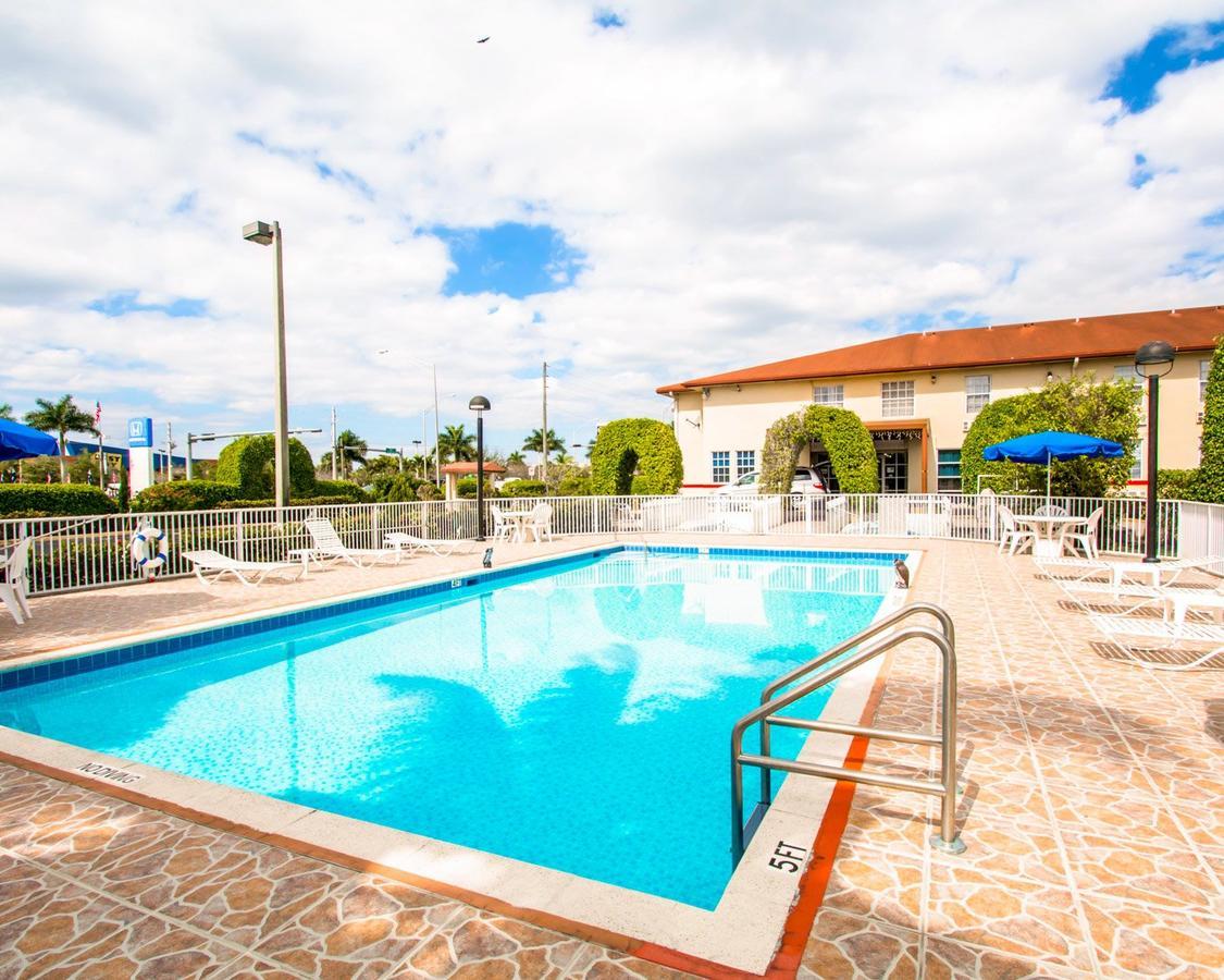 Belmont Inn & Suites Florida City Esterno foto