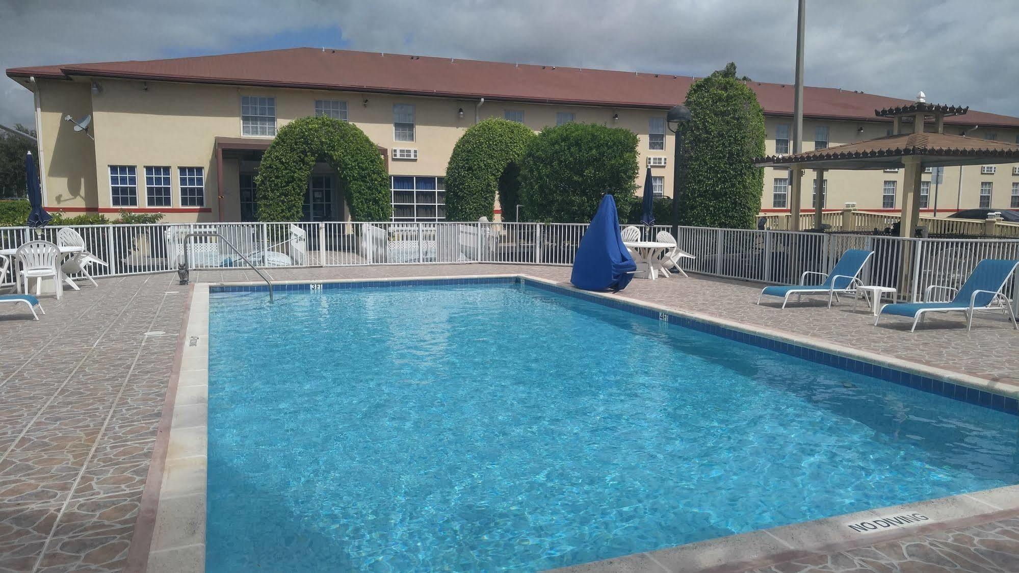 Belmont Inn & Suites Florida City Esterno foto